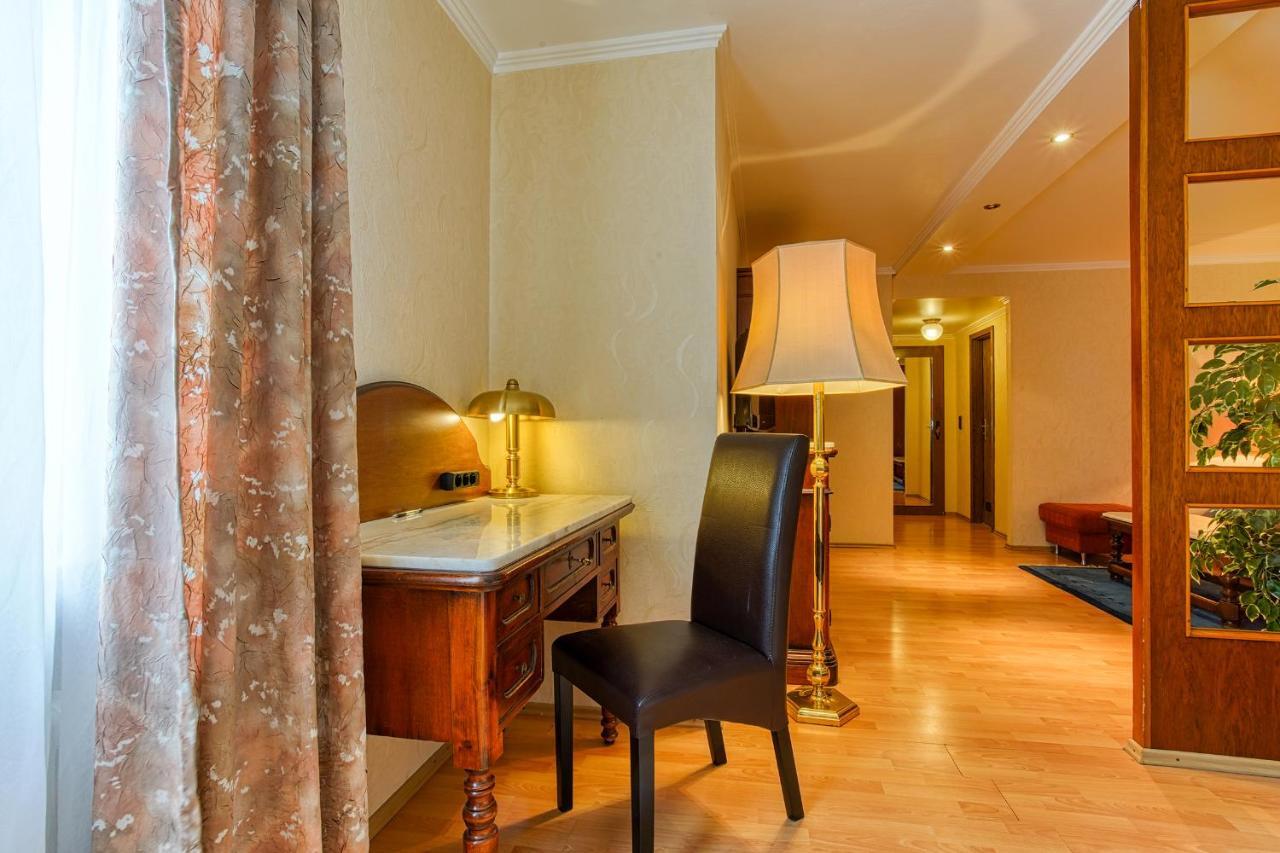 Ff&e Bavaria Hotel